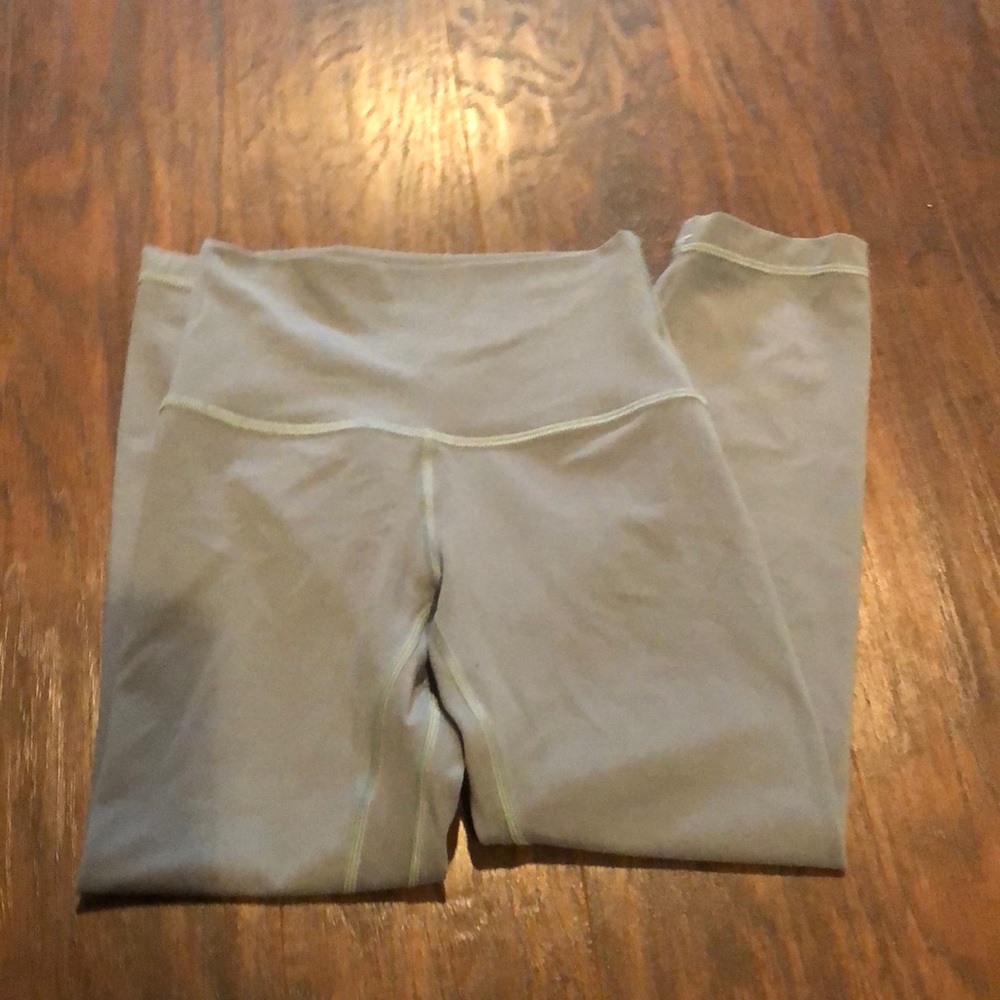 Leggings, not once worn, very good shape, feels amazing!!